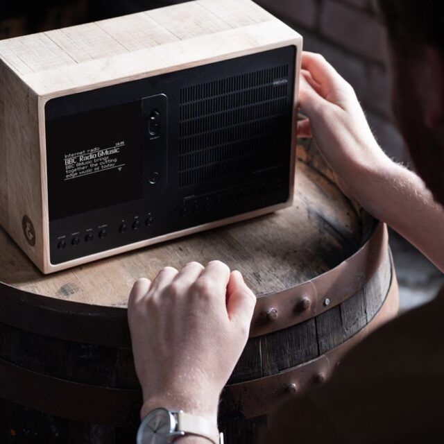 Launched today in a very limited edition, the Project Ampersand Revo SuperConnect. Available only from www.revo.co.uk The result of Revo’s collaboration with Edinburgh brewer @innisandgunn_ #projectampersand #radiodesign #dabradio #internetradio #craftbeer